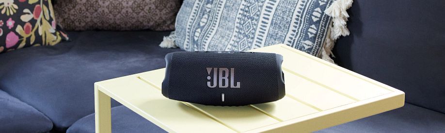 Este altavoz Bluetooth barato de JBL es ideal para escuchar música