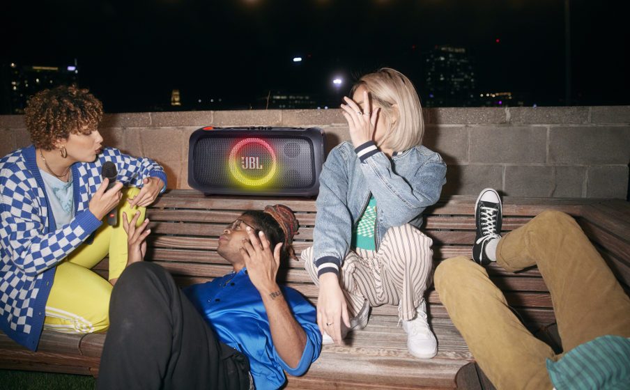 JBL PartyBox On-the-Go Essential Micrófono inalámbrico JBL incluido - Image