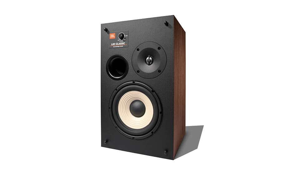 L82 Classic Altavoz en blanco de 200 mm con marco moldeado y cono de pulpa pura en diseño de reflejo de graves con puerto de vibración frontal. - Image